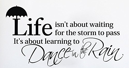 Life isn´t about waiting for the storm to pass. It´s about learning to Dance in the Rain (Wandtattoo)