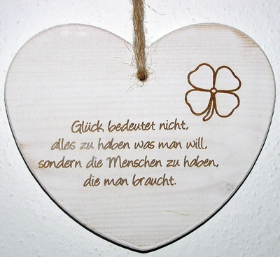 Glück bedeutet nicht, alles zu haben was man will, sondern die Menschen zu haben, die man braucht